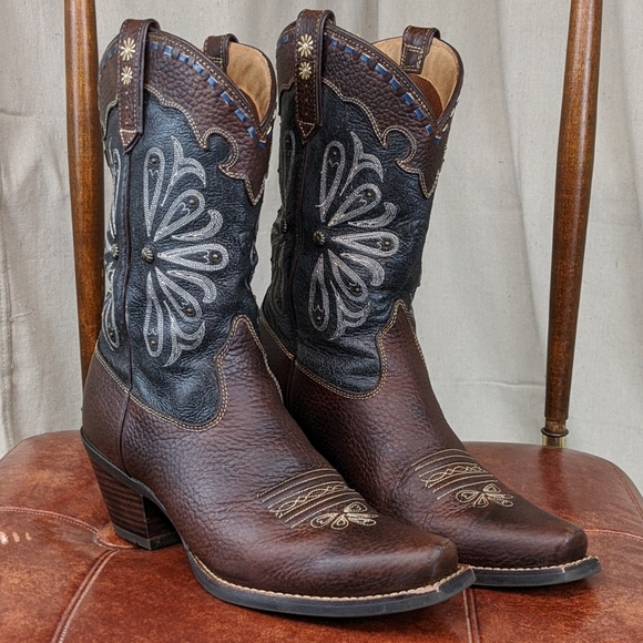 Ariat Shoes - Ariat boots 8
